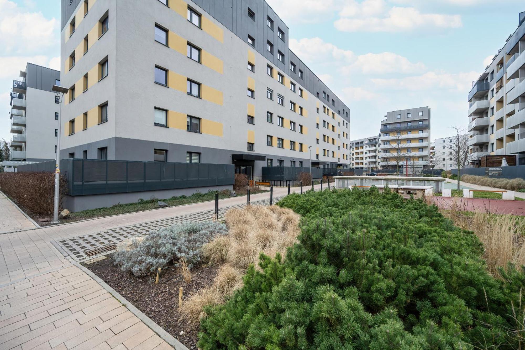 One Bedroom Apartment Nadodrze With Free Garage Wroclaw By Noclegi Renters Exterior foto